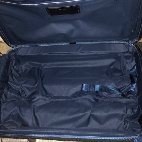 New TUMI Gatwick International Expandable Carry-on - Picture 4 of 8